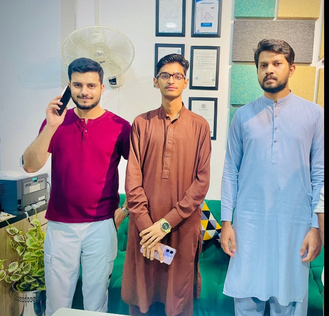 AHS-Trader team at the office